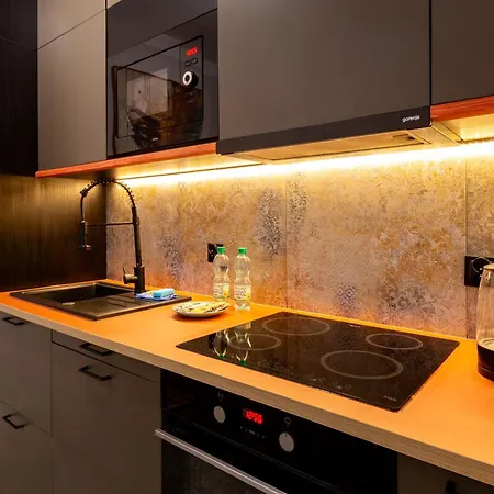 Lema With Garden By Bookinghost דירה *